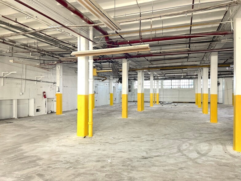 5213 Grays Ave, Philadelphia, PA for lease - Building Photo - Image 2 of 9