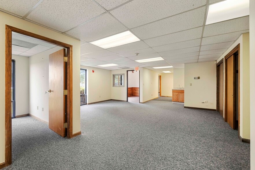 2 Airport Rd, Hopedale, MA for lease - Building Photo - Image 2 of 10