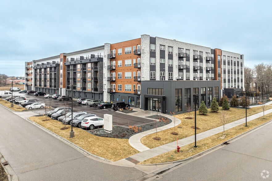 10717 Austin St NE, Blaine, MN for sale - Primary Photo - Image 1 of 1