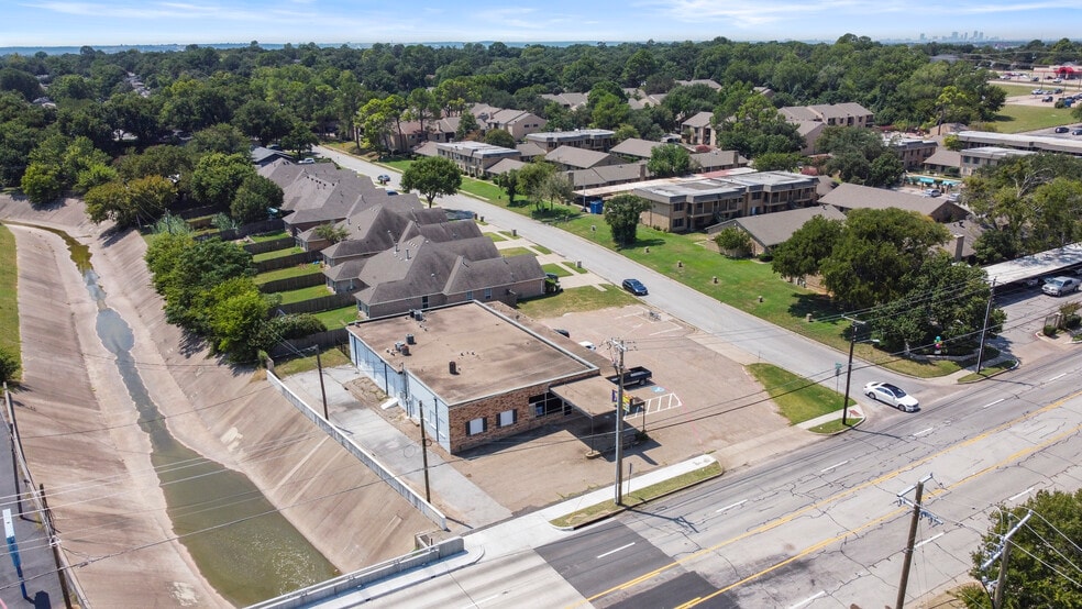 641 W Bedford Euless Rd, Hurst, TX for sale - Building Photo - Image 2 of 9