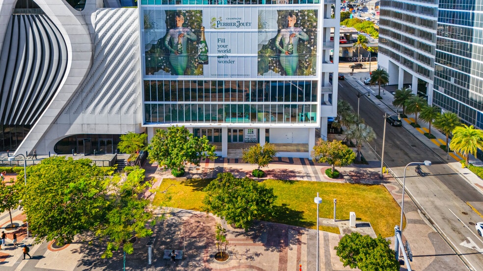 1040 Biscayne Blvd, Miami, FL for lease - Building Photo - Image 2 of 16