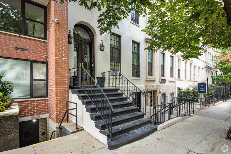 164 E 61st St, New York, NY for lease - Primary Photo - Image 2 of 6