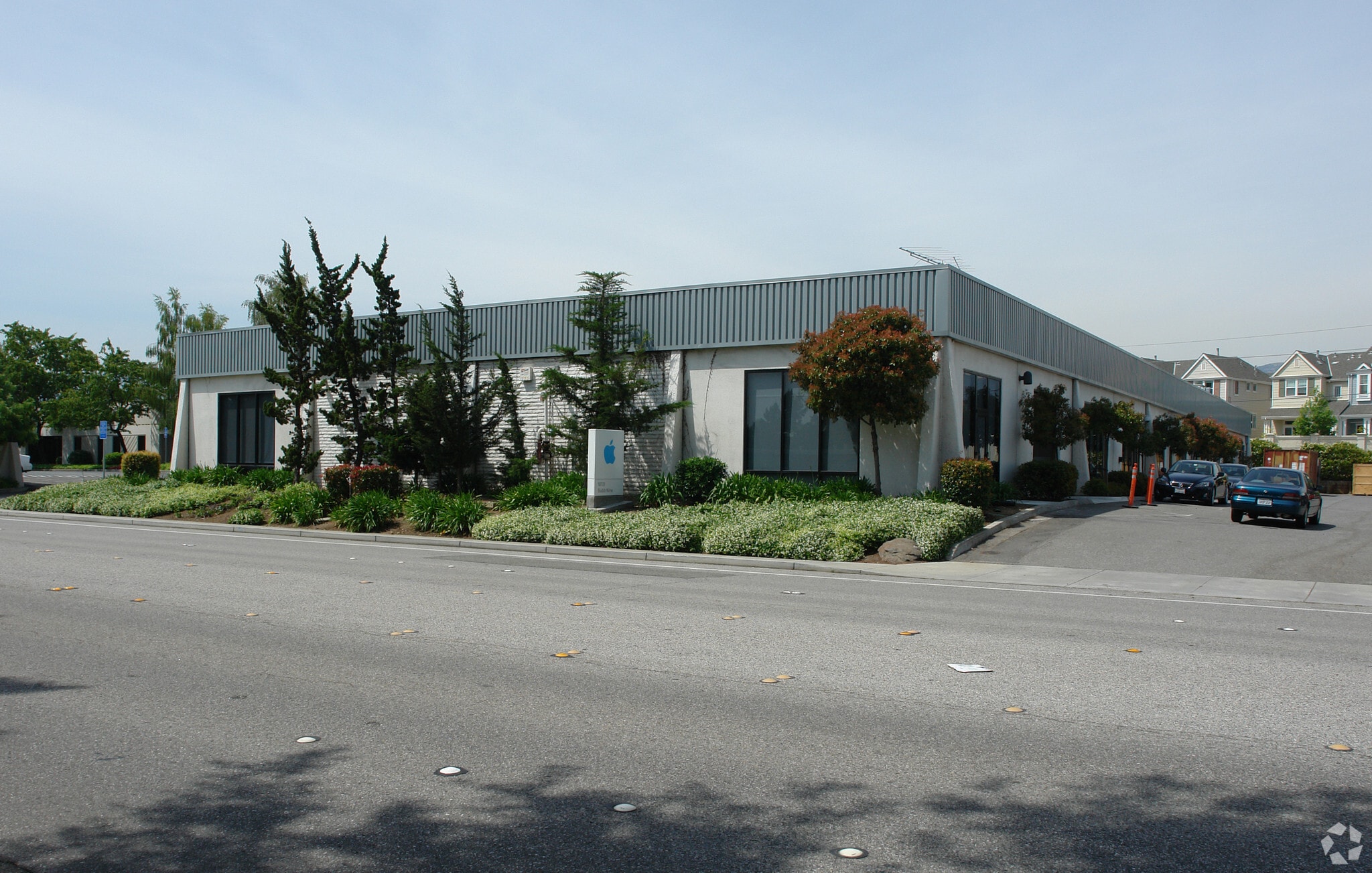10131 Bubb Rd, Cupertino, CA for lease Primary Photo- Image 1 of 4