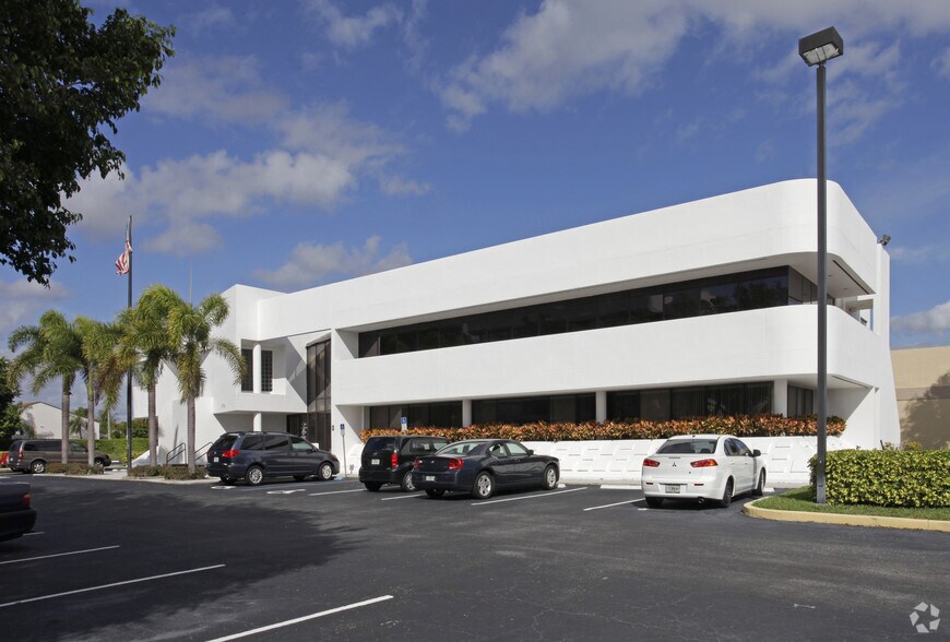 4730 NW 2nd Ave, Boca Raton, FL for lease - Building Photo - Image 3 of 6