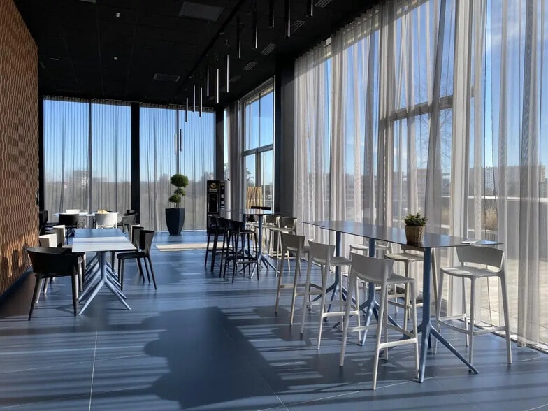 Office in Saint-Jacques-de-la-Lande for lease - Interior Photo - Image 3 of 9