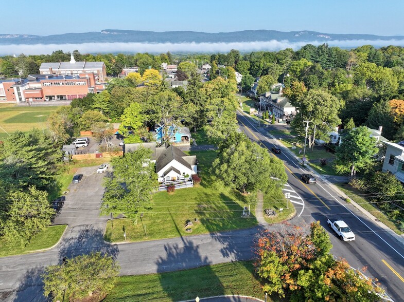 222 Main St, New Paltz, NY for sale - Primary Photo - Image 1 of 20