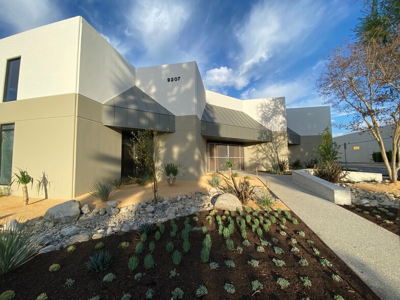 9207 Eton Ave, Chatsworth, CA for lease - Building Photo - Image 1 of 14