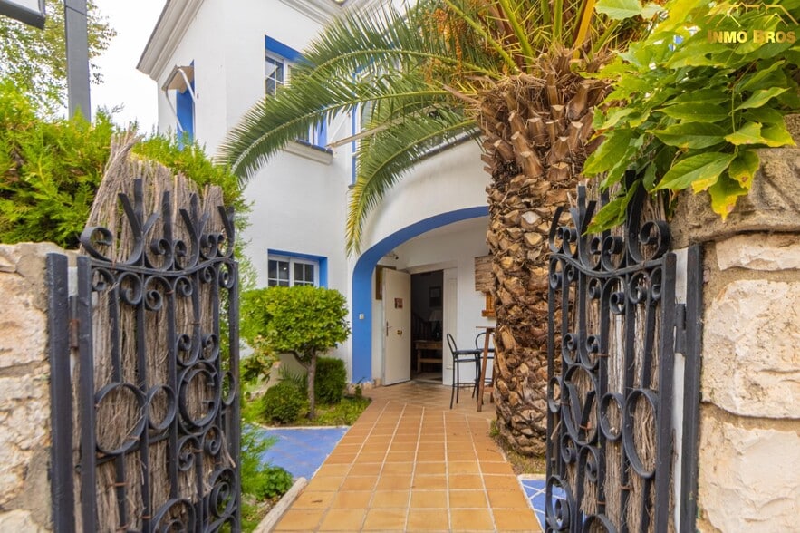 Retail in Guadalajara, Guadalajara for lease - Building Photo - Image 1 of 48