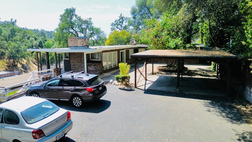 7.67% CAP | 20-Unit Portfolio portfolio of 4 properties for sale on LoopNet.com - Building Photo - Image 2 of 9