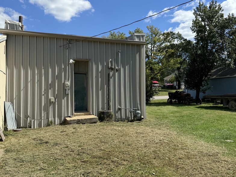 307 S Union St, Mc Louth, KS for sale - Building Photo - Image 2 of 4