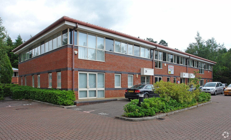 Dukes Ride, Crowthorne for sale - Primary Photo - Image 1 of 1