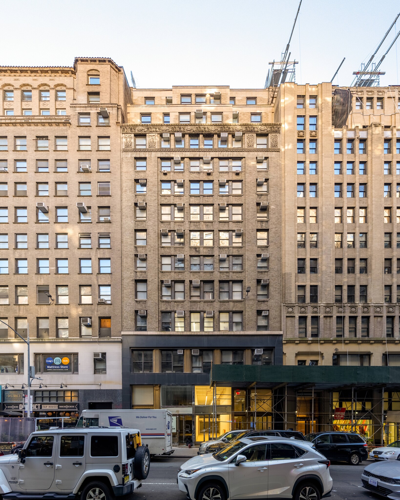 252 W 38th St, New York, NY for lease Building Photo- Image 1 of 19