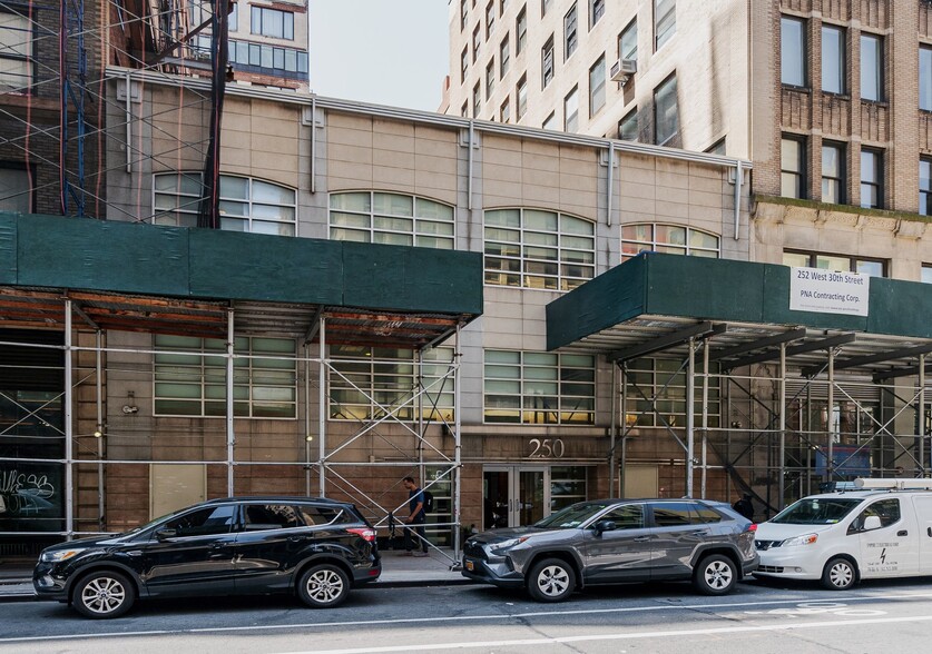 250 W 30th St, New York, NY for sale - Building Photo - Image 1 of 1