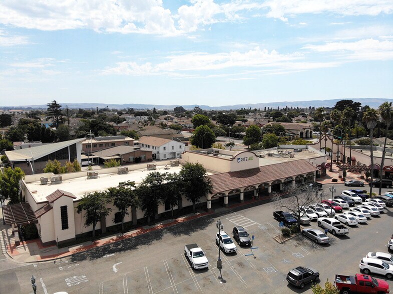 209-345 Town Ctr W, Santa Maria, CA for lease - Building Photo - Image 1 of 2