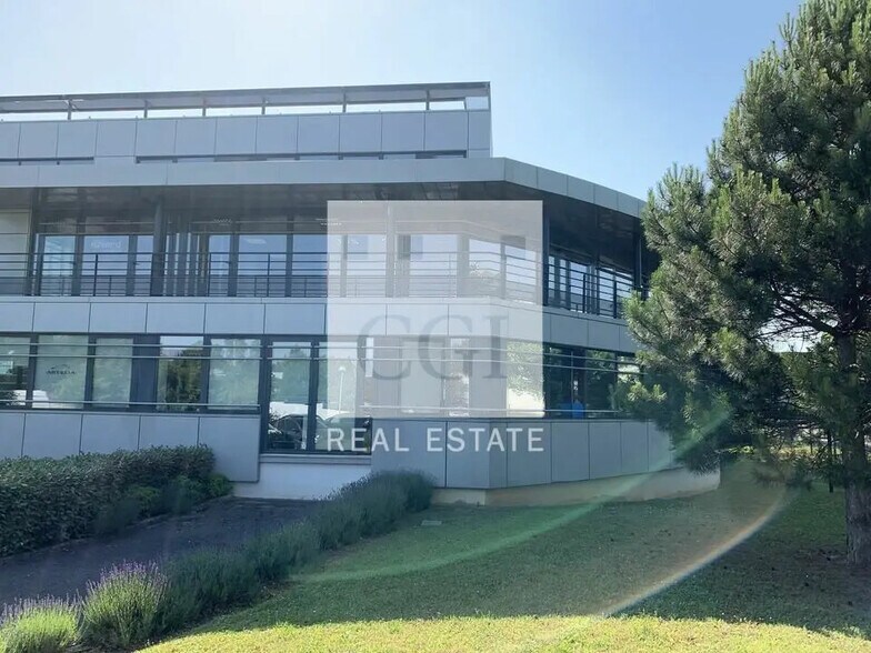 Office in Saint-Priest for lease - Building Photo - Image 1 of 10