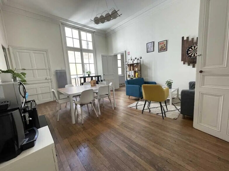 Office in Nantes for lease - Interior Photo - Image 1 of 12