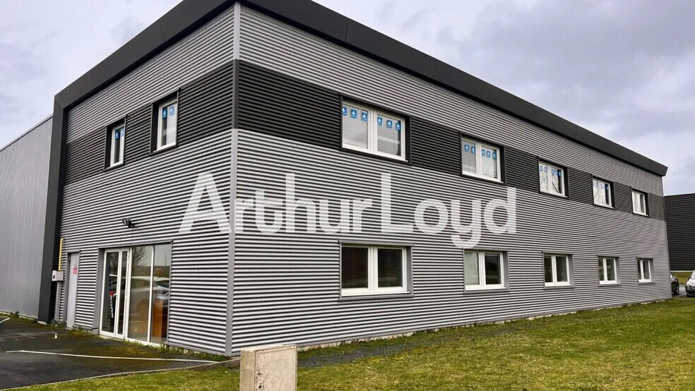 Office in Ifs for lease - Building Photo - Image 1 of 4