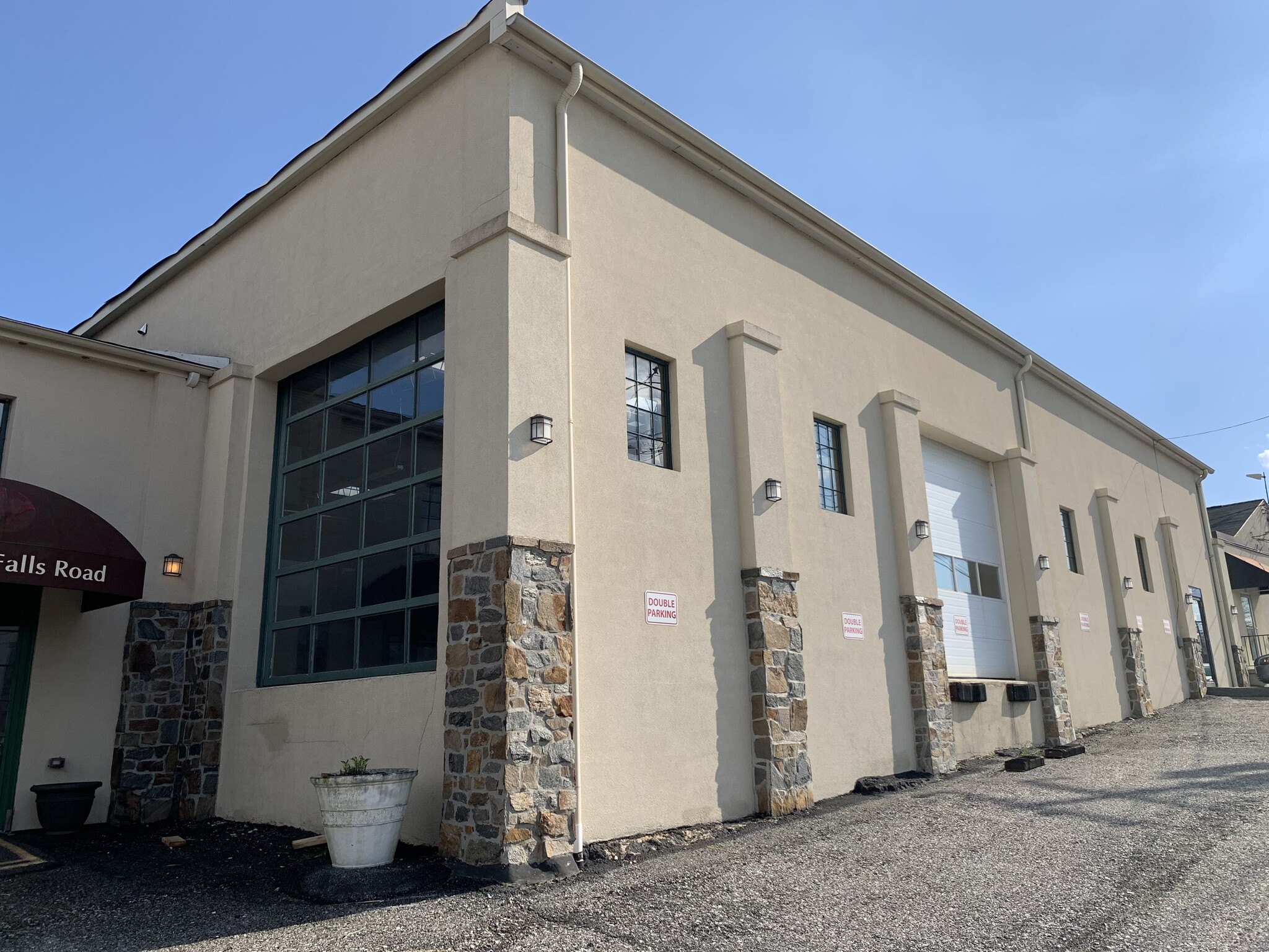 6302 Falls Rd, Mount Washington, MD for lease Building Photo- Image 1 of 2