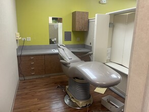 181-185 N Barrington Rd, Schaumburg, IL for lease Building Photo- Image 2 of 5