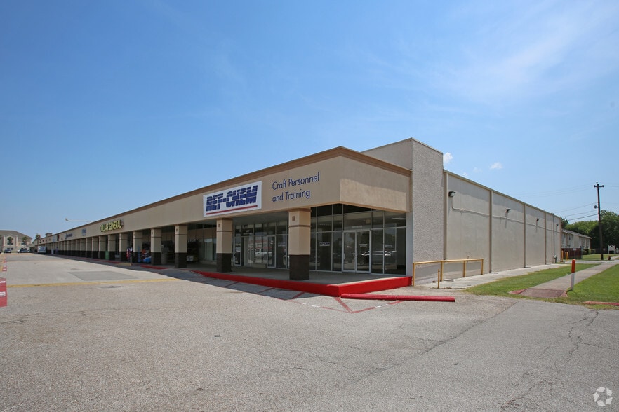 17011817 Center St, Deer Park, TX 77536