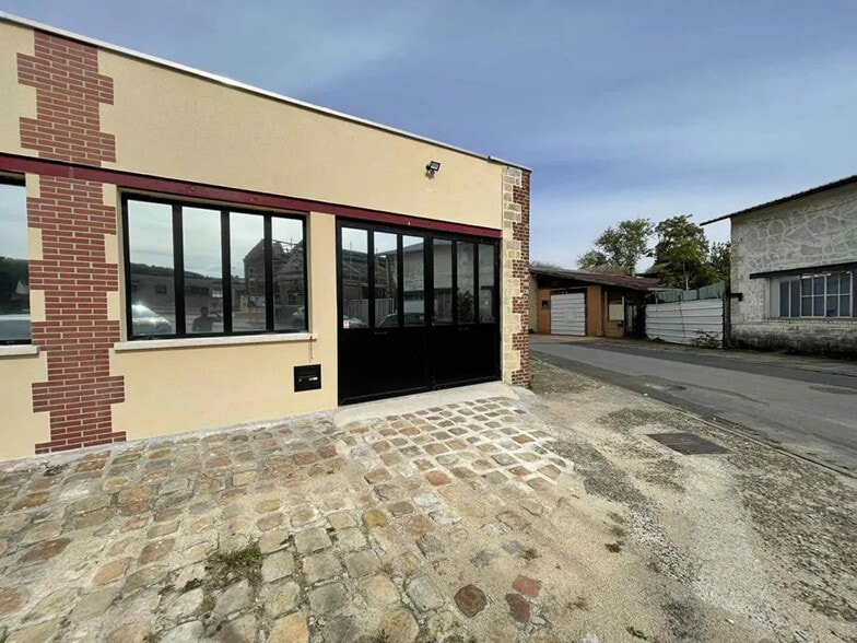 Flex in Asnières-sur-Oise for lease - Building Photo - Image 2 of 7
