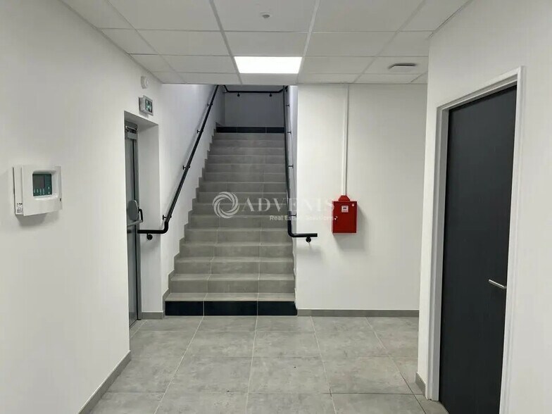 Industrial in Conflans-Sainte-Honorine for lease - Interior Photo - Image 2 of 10