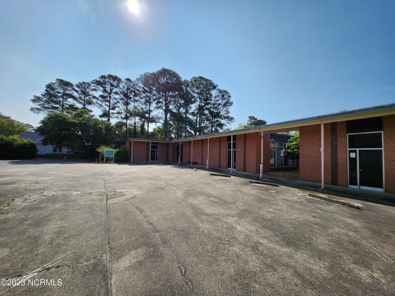 905 N Queen St, Kinston, NC for sale - Primary Photo - Image 1 of 1