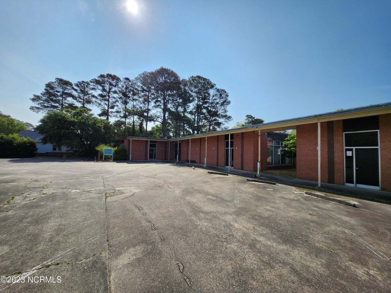 905 N Queen St, Kinston, NC for sale Primary Photo- Image 1 of 1