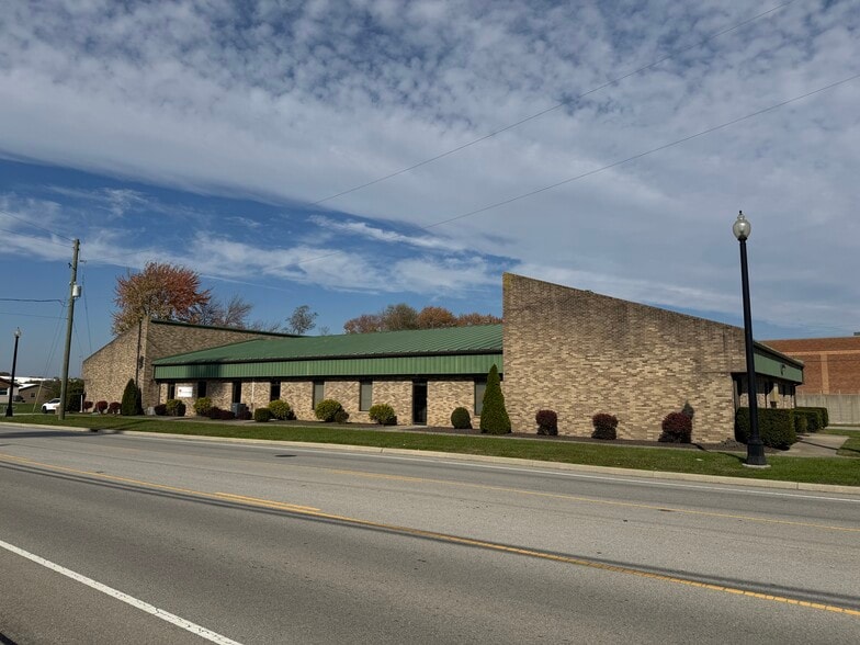 4424 Aicholtz Rd, Cincinnati, OH for lease - Building Photo - Image 2 of 5