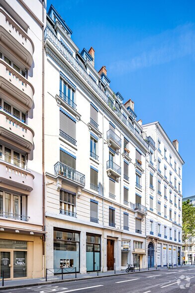 Retail in Lyon for lease - Primary Photo - Image 1 of 4