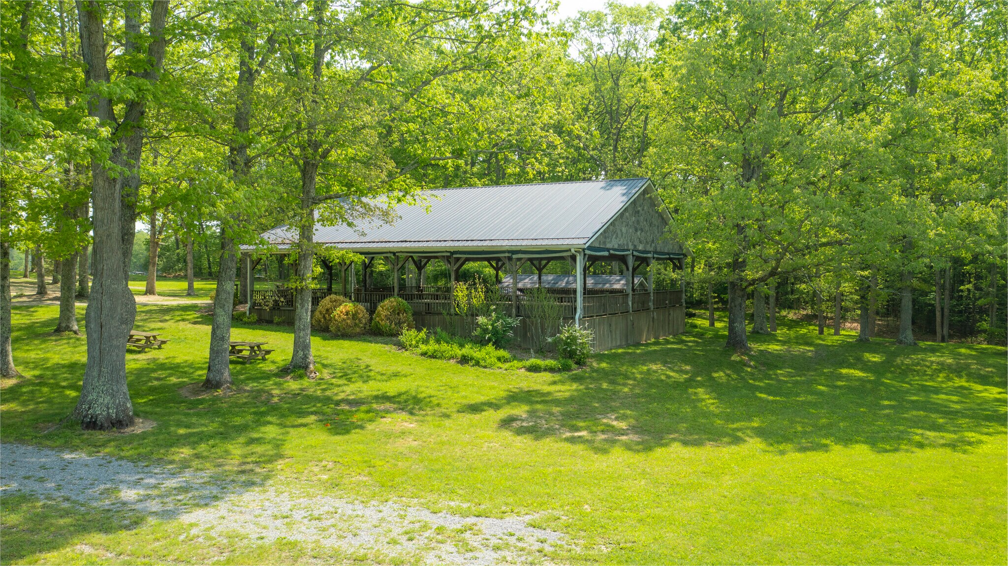 200 Twin Oaks Rd, Crab Orchard, WV 25827 Daniel Vineyards