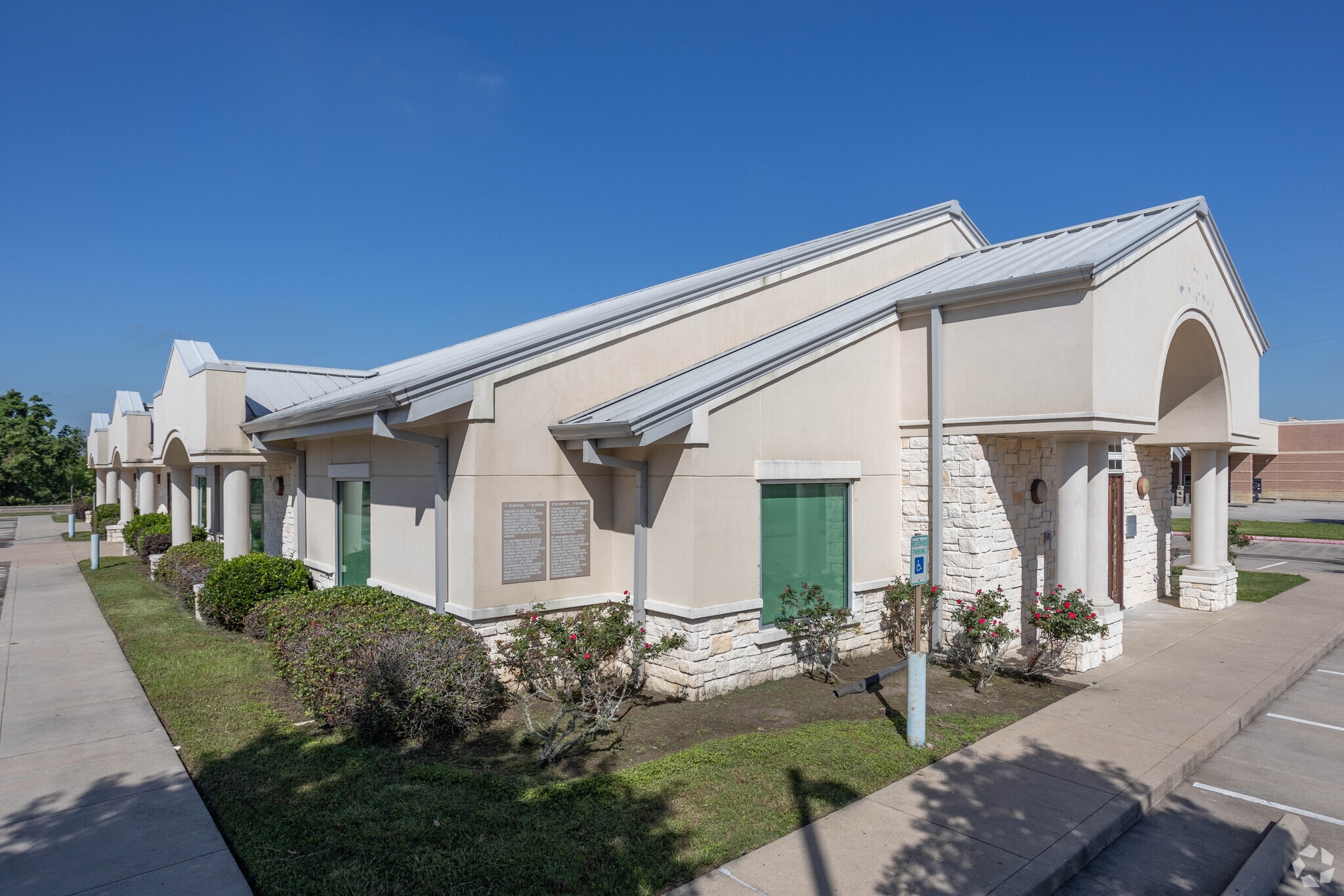 1650 E Winding Way Dr, Friendswood, TX for lease Primary Photo- Image 1 of 6
