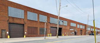 Fenced-In Outdoor Storage | 28' Clear - Warehouse