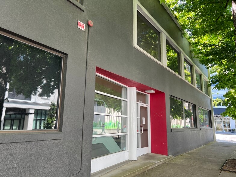 1530 SW Taylor St, Portland, OR for lease - Building Photo - Image 2 of 8