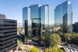 Warner Center Tower 6 - Convenience Store