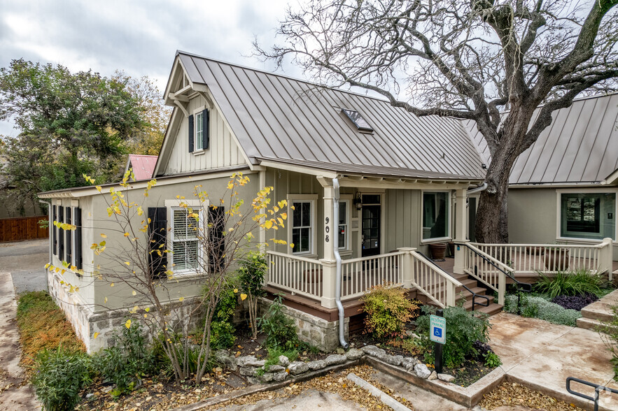 908 S Main St, Boerne, TX for lease - Building Photo - Image 2 of 12