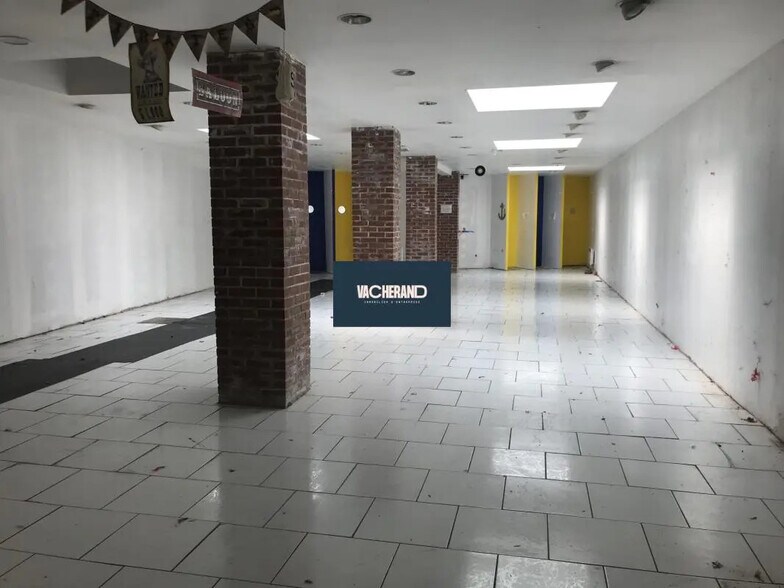 Retail in Lille for sale - Interior Photo - Image 2 of 3