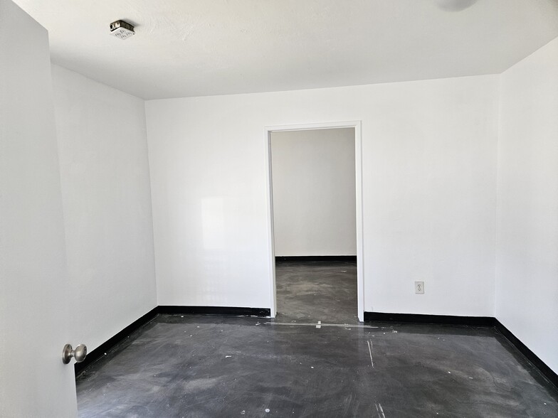 1178 N Grove St, Anaheim, CA for lease - Building Photo - Image 3 of 10