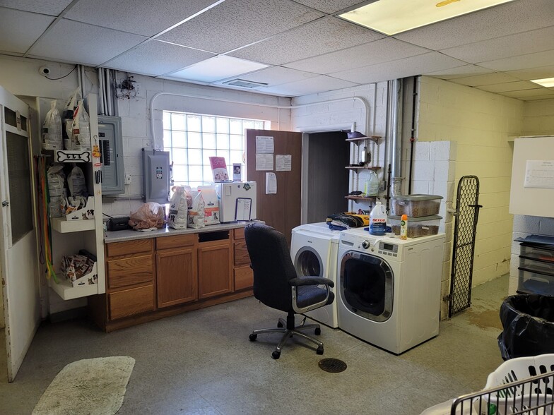 22530 W Warren Ave, Redford, MI for lease - Interior Photo - Image 3 of 16