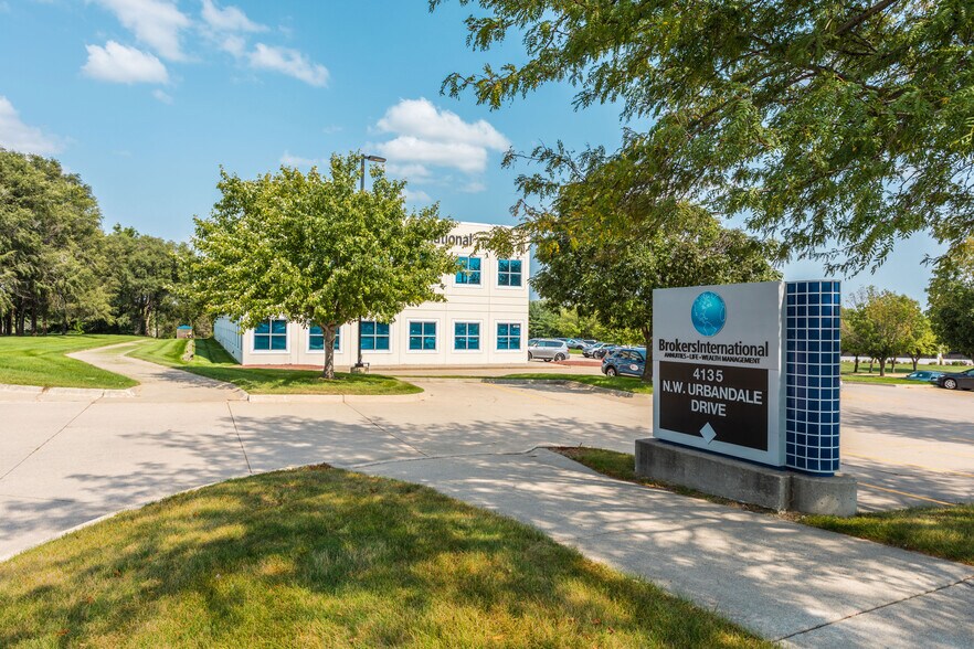 4135 NW Urbandale Dr, Urbandale, IA for sale - Building Photo - Image 3 of 13