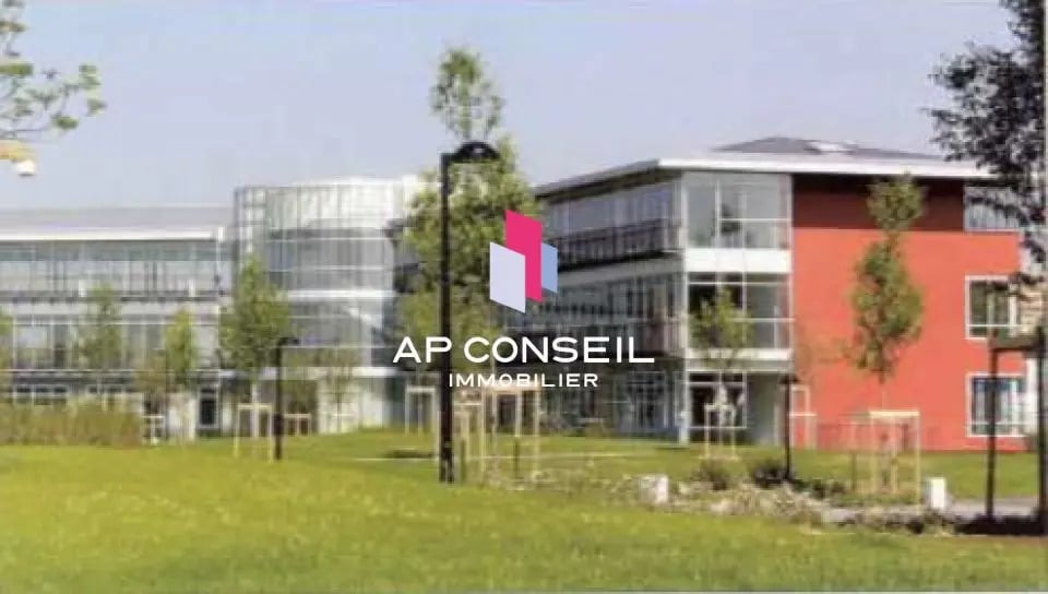 Office in Voisins-le-Bretonneux for lease Building Photo- Image 1 of 6