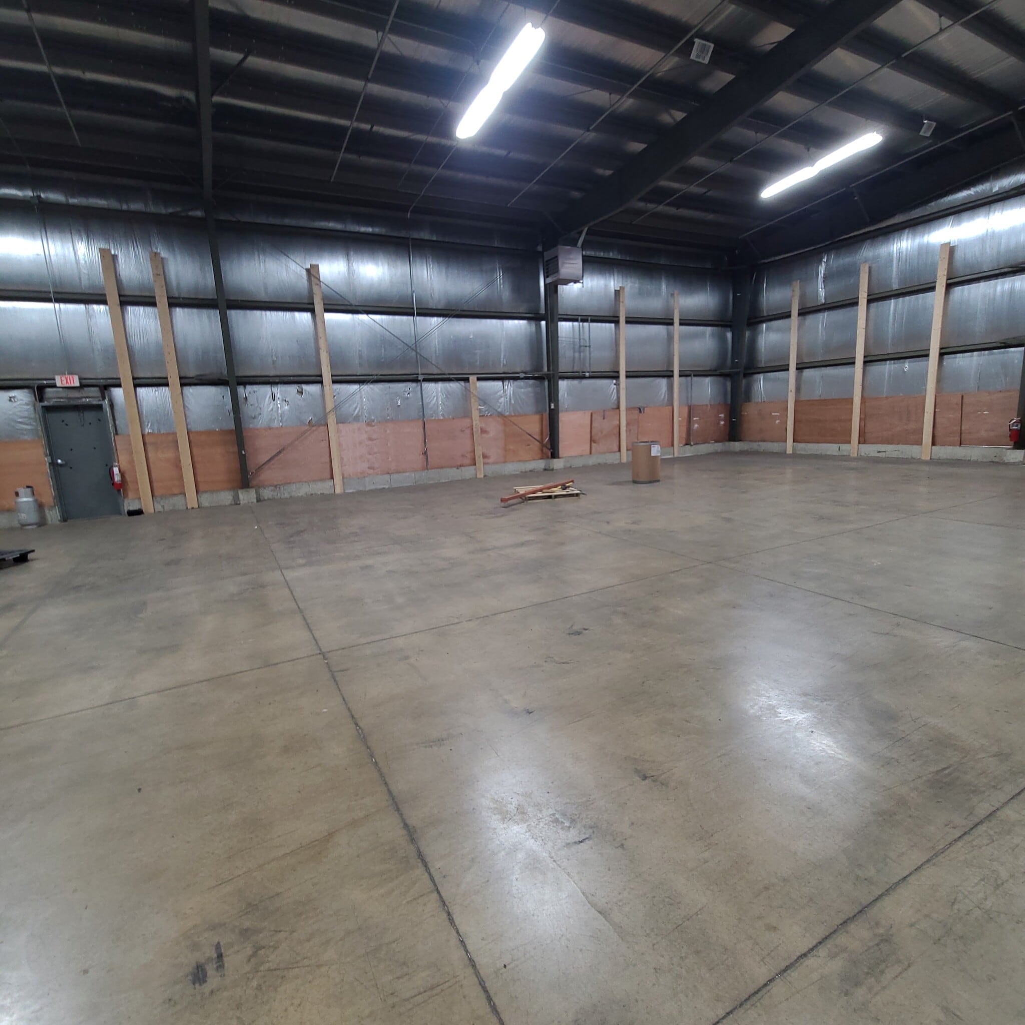 2481 Towerview Dr, Neenah, WI for lease Interior Photo- Image 1 of 2