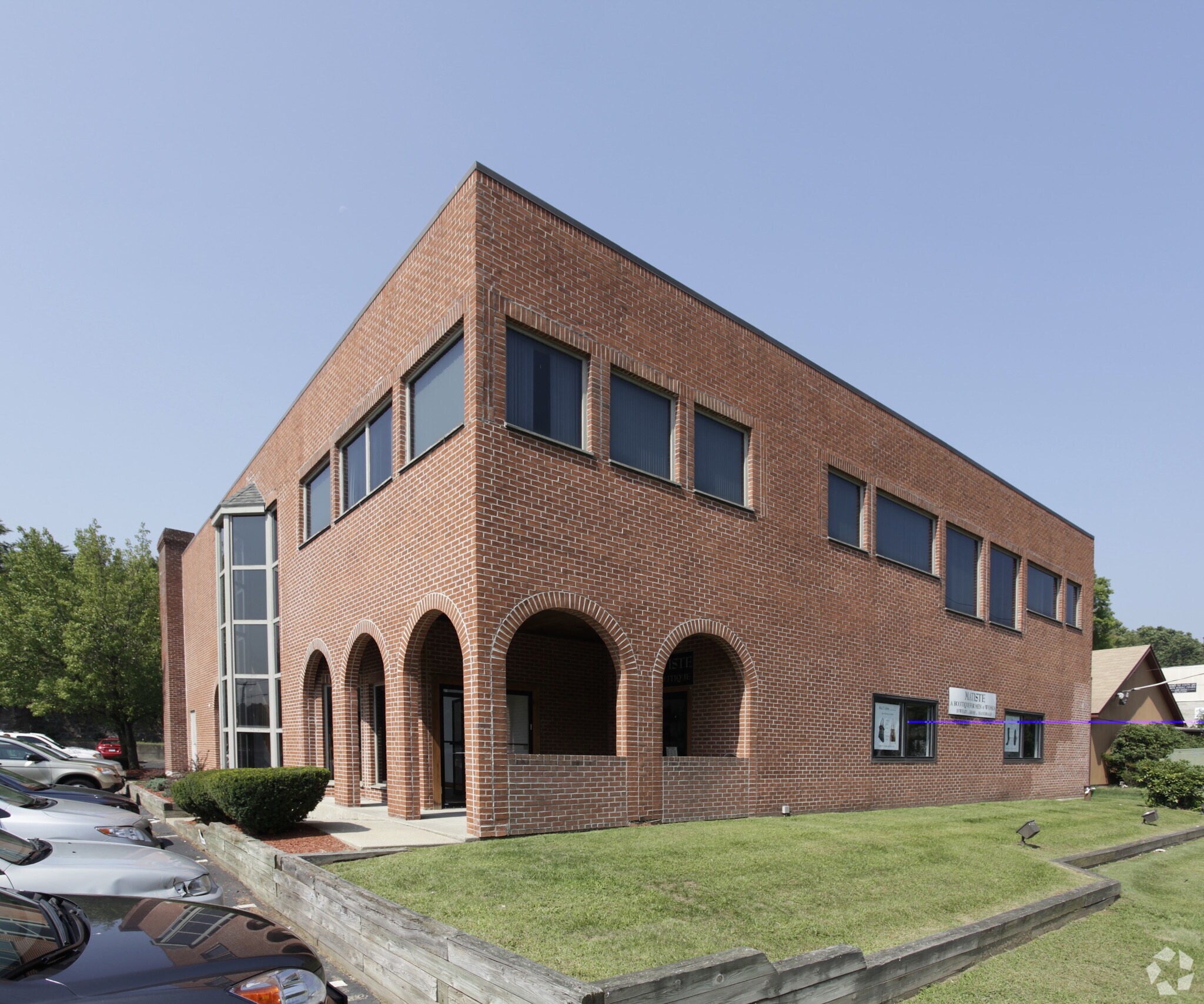 3308 Whitney Ave, Hamden, CT 06518 Hamden 2nd Floor Office Suite