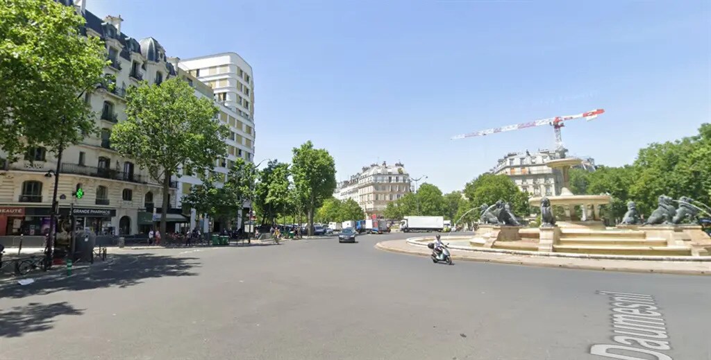 Retail in Paris for lease Building Photo- Image 1 of 5