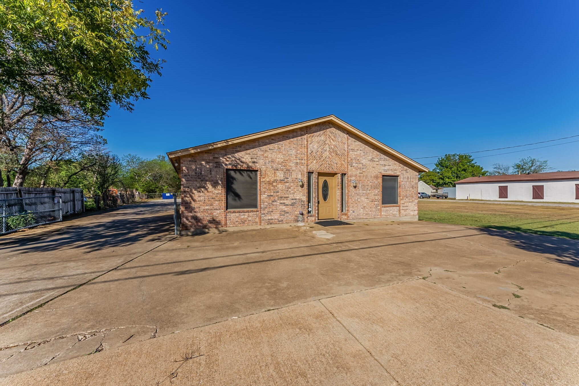 607 N Las Vegas Trl, Fort Worth, TX for sale Building Photo- Image 1 of 1