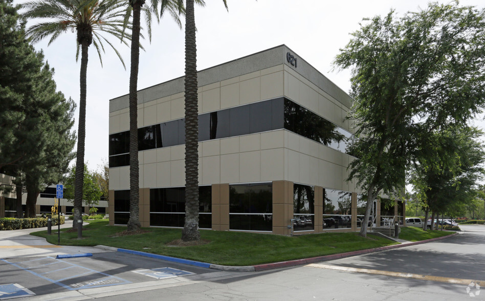 621 E Carnegie Dr, San Bernardino, CA for lease - Building Photo - Image 3 of 7