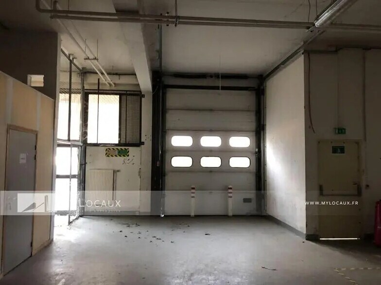 Flex in Nanterre for lease - Interior Photo - Image 2 of 7