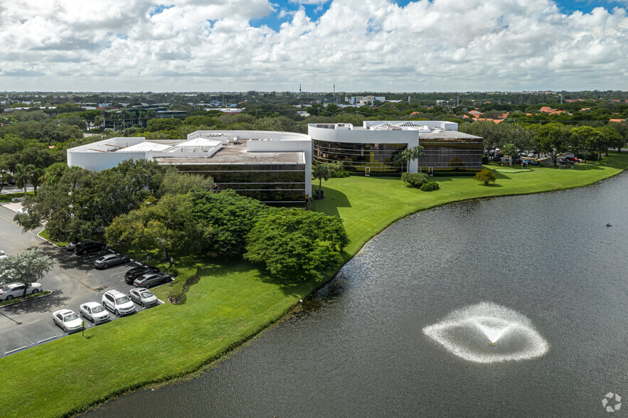 560 Village Blvd, West Palm Beach, FL for lease - Aerial - Image 2 of 27