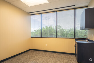 3333 Bayshore Blvd, Pasadena, TX for lease Interior Photo- Image 2 of 3