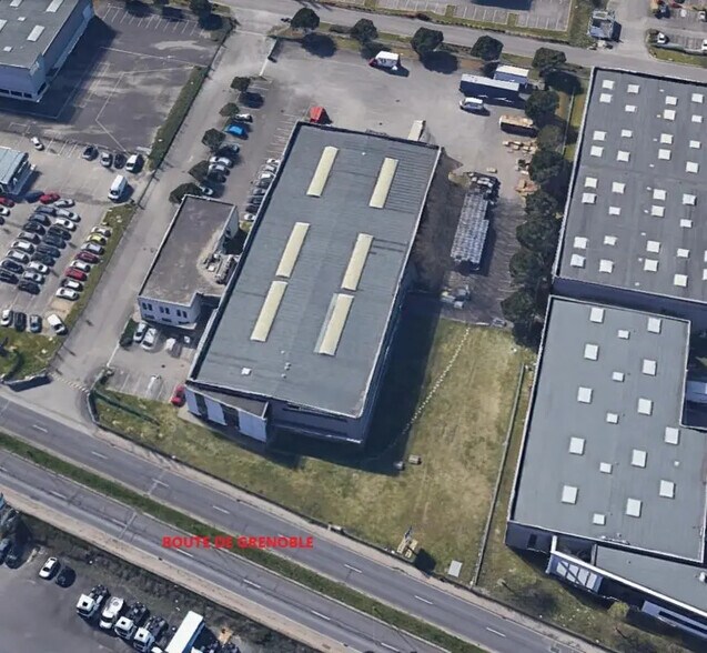 Flex in Saint-Priest for lease - Building Photo - Image 2 of 5